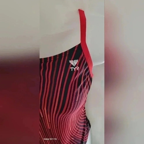 TYR Women's Supersonic Diamondfit RED size 32 (women's size 6) - Picture 5 of 6